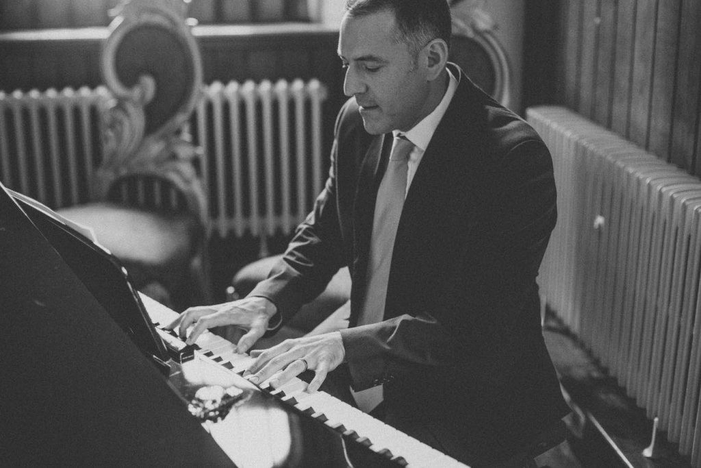 playing-baby-grand-piano-dale-and-abs-wedding-ceremony-wotton-house-old-library