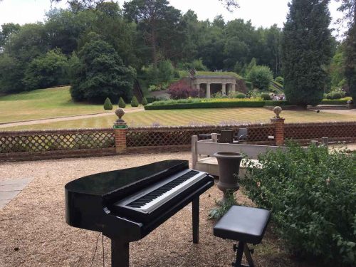 portable-baby-grand-piano-outdoor-wedding-drinks-reception-wotton-house-1