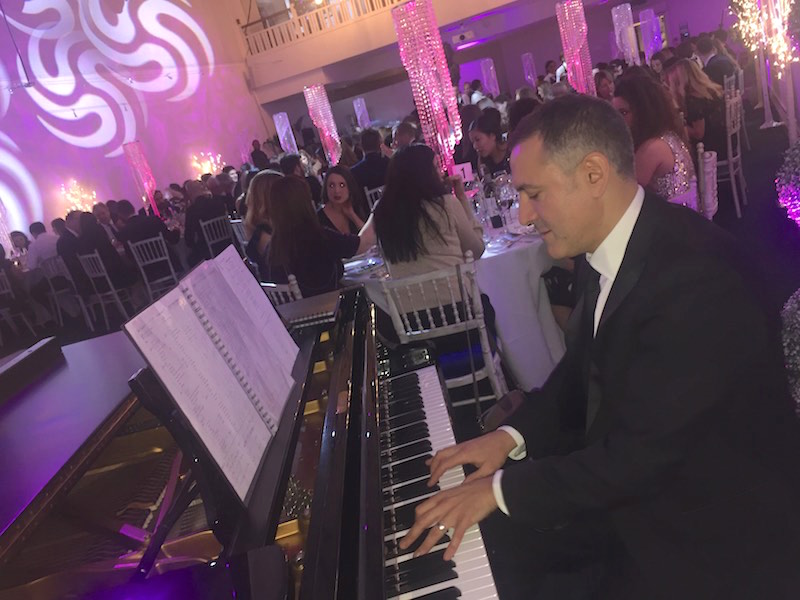 bryan-edery-pianist-REISS-Christmas-party-London