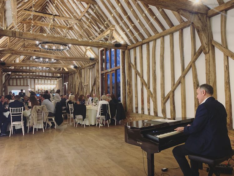 wedding-pianist-villiers-barn-recommended-supplier