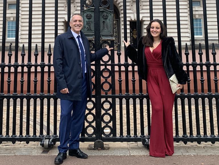Music-duo-buckingham-palace